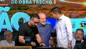 Lula reúne Lira e Renan no palanque e libera R$ 565 milhões para obra no sertão de AL