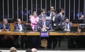 Câmara aprova MP que limita compensações tributárias