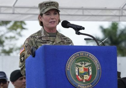 Chefe do Comando Sul dos EUA alerta exércitos da América Latina sobre ‘inimigos’ da democracia