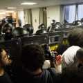 Manifestantes são agredidos pela PM durante votação de projeto de escolas cívico-militares na Alesp