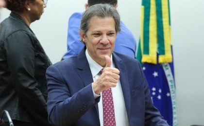 Inclusão da carne na cesta básica da tributária é uma vitória de Lula, diz Haddad