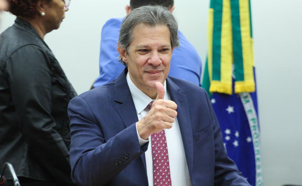 Inclusão da carne na cesta básica da tributária é uma vitória de Lula, diz Haddad