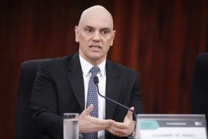 Basta um artigo de lei ou uma interpretação do STF para regulamentar as redes sociais, diz Moraes