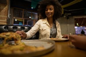 Levantamento aponta aumento de 11% do mercado de pizzarias em 2023
