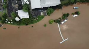 Santa Catarina entra em 'alerta máximo' para deslizamentos e desabamento