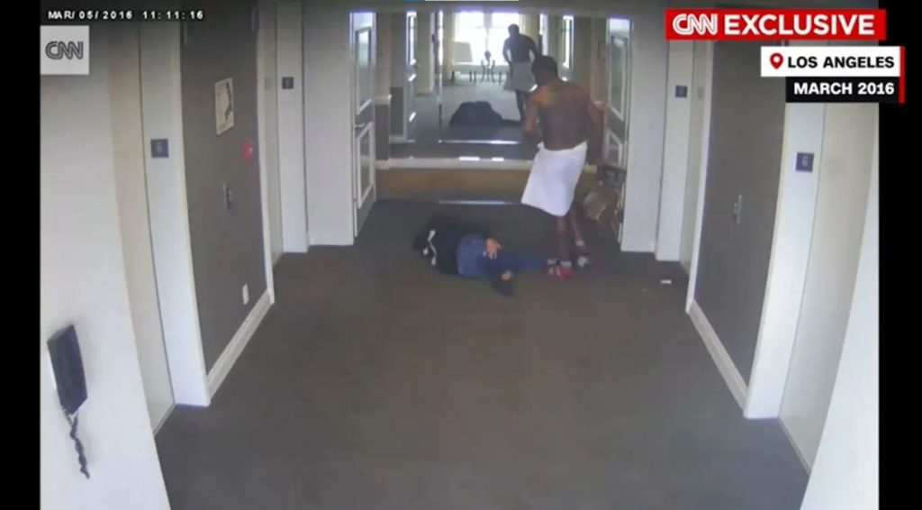 Câmeras de vigilância mostram rapper Sean 'Diddy' Combs agredindo ex-namorada