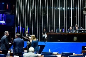 Senado aprova projeto que recria o DPVAT e libera R$ 15 bilhões para o governo