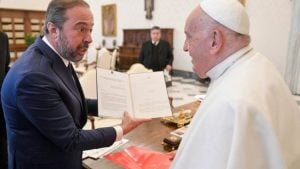 Ministro de Minas e Energia entrega carta ao Papa Francisco nesta sexta; leia a íntegra
