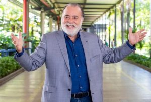 Tony Ramos recebe alta do Hospital Samaritano, no Rio