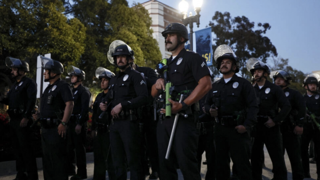 Polícia invade Universidade da Califórnia e desmonta acampamento pró-Palestina