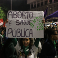 Moraes suspende norma do CFM que dificulta aborto legal em casos de estupro