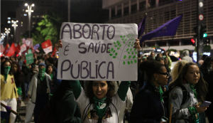 Moraes suspende norma do CFM que dificulta aborto legal em casos de estupro