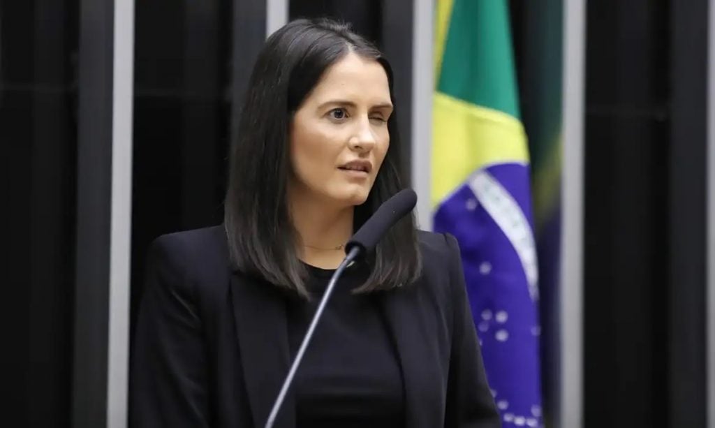 Lira decreta luto na Câmara após morte de deputada bolsonarista Amália Barros
