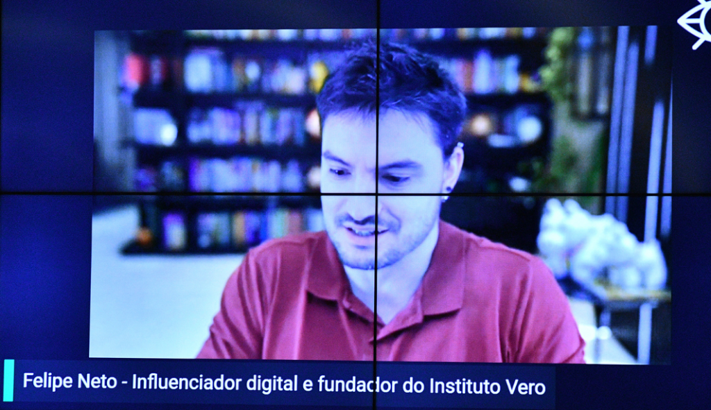 Lira cobra R$ 200 mil em indenização por ter sido chamado de ‘excrementíssimo’ por Felipe Neto