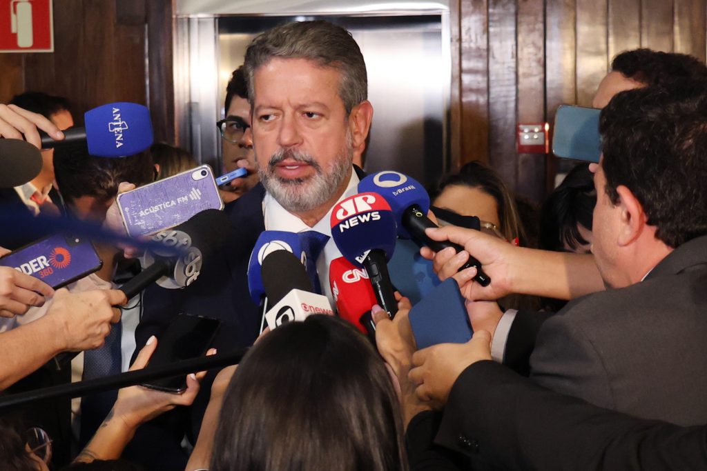 Lira anuncia para agosto a votação do segundo projeto que regulamenta a reforma tributária