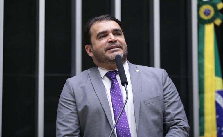 Câmara aprova reajuste de salários de servidores públicos