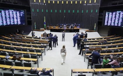 CCJ da Câmara aprova retomada de projeto que veta vacinas contra a Covid-19 para crianças