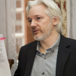 Processo de extradição de Assange é ‘manipulado’, acusa responsável pelo Wikileaks