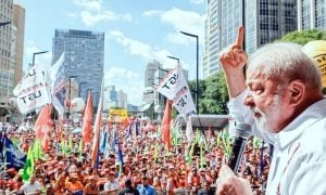 No 1º de maio, Lula assina isenção do IR e defende Boulos em SP