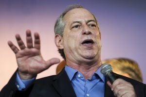 Ciro Gomes repete ofensas contra Janaína Farias: 'Uma cortesã portando um mandato de senadora'