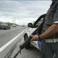 Treze policiais são presos no RJ, acusados de venda de armas e drogas apreendidas em operações