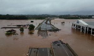 Governo publica norma para facilitar acesso a água e material de reconstrução do RS