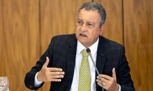 Governo vai comprar quase 2 mil imóveis para desabrigados no RS, anuncia Rui Costa