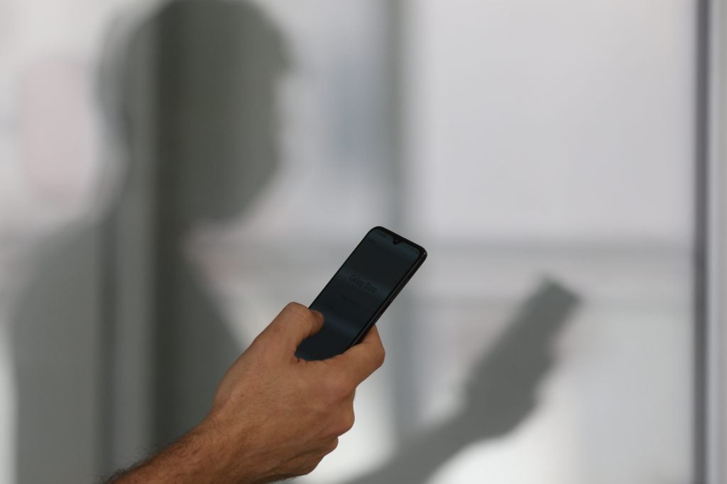Mais de 300 milhões de menores ao ano sofrem abuso sexual pela internet, diz estudo