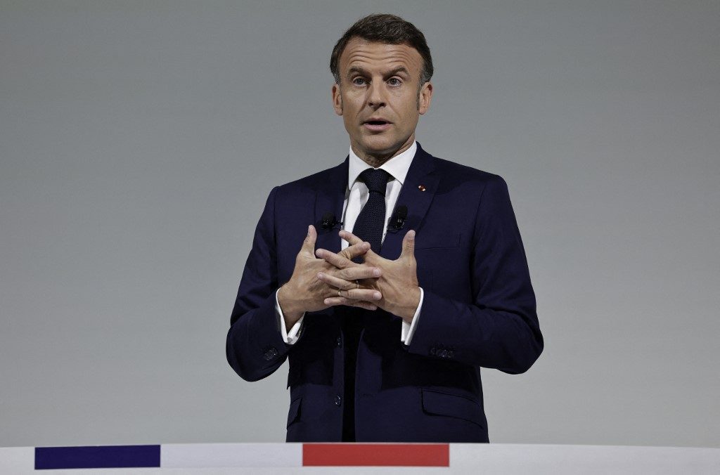 Macron lança campanha para eleições legislativas e busca aliança contra os extremos