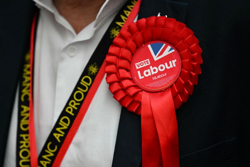 Novas pesquisas preveem vitória trabalhista histórica nas eleições britânicas
