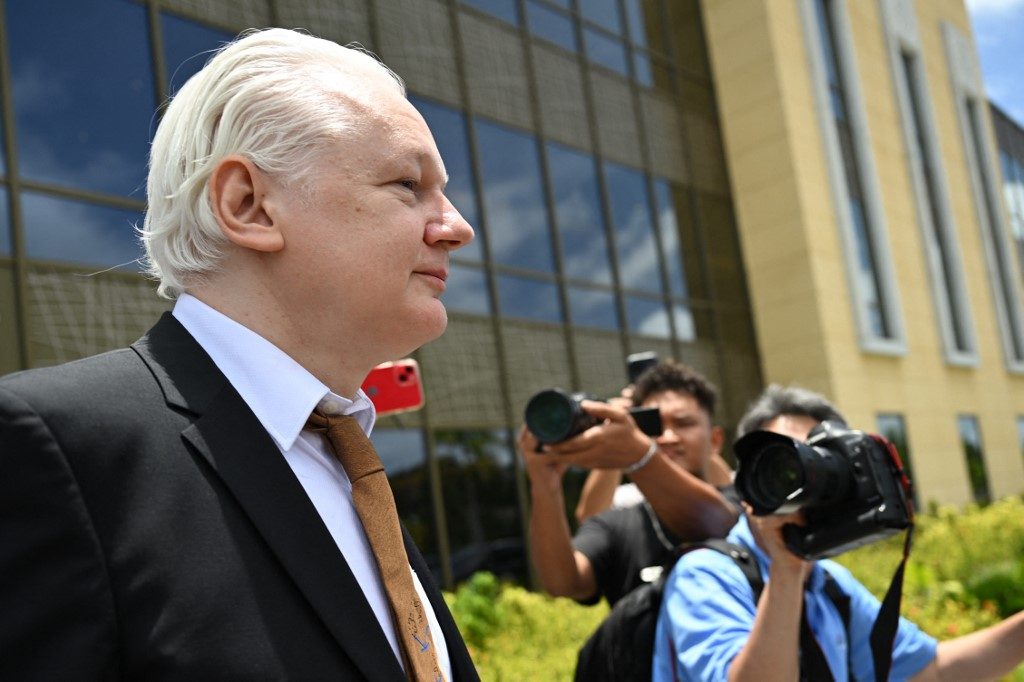 Assange é declarado um ‘homem livre’ após acordo de admissão de culpa com Justiça dos EUA