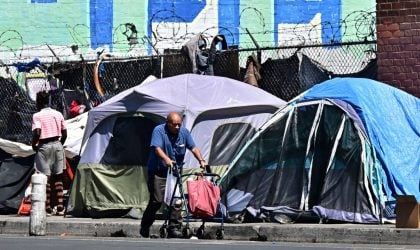 Suprema Corte dos EUA mantém proibição de ‘sem-teto’ dormirem na rua