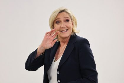 Extrema-direita vence 1º turno das eleições legislativas na França