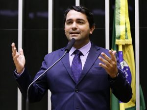 PL pode expulsar deputado que votou por arquivar processo contra Janones