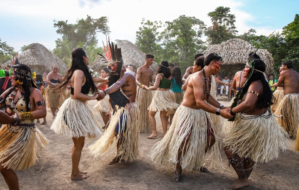 Ayahuasca, kambô e rapé: festivais indígenas atraem visitantes e fortalecem comunidades no Acre