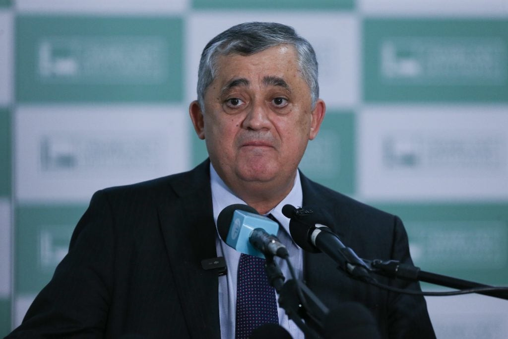 Flexibilização dos pisos da Saúde e Educação 'colide' com a posição de Lula, diz Guimarães