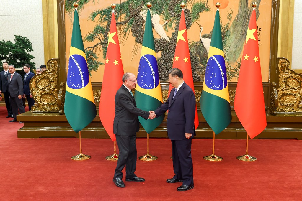 Xi Jinping elogia laços entre Brasil e China durante visita de Alckmin a Pequim