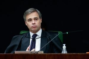 Mendonça vota para derrubar lei que proibia cortar água e luz por atraso inferior a 60 dias no TO