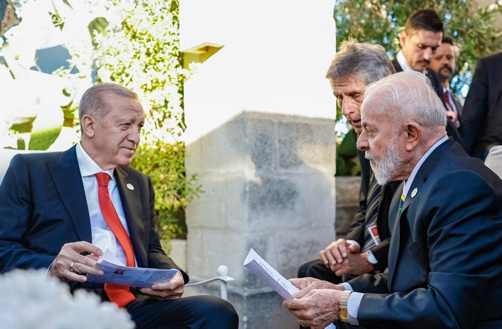 Presidente da Turquia pede ajuda a Lula para entrar no Brics