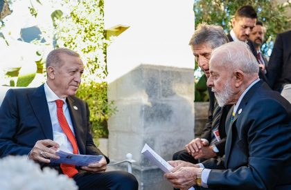 Presidente da Turquia pede ajuda a Lula para entrar no Brics