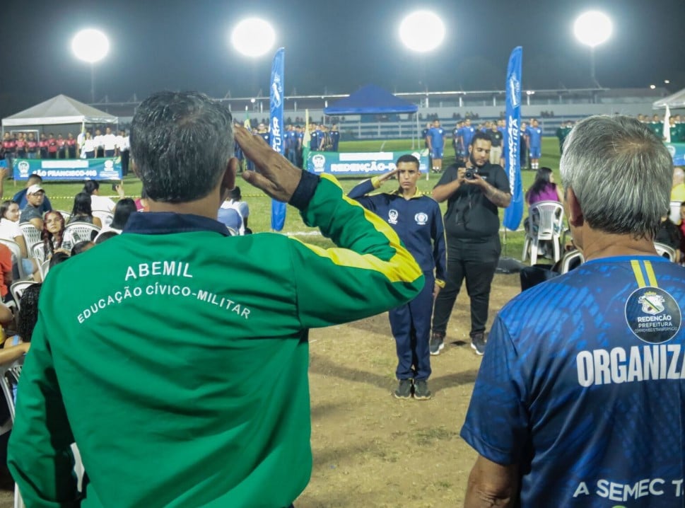Associação comandada por bolsonarista lucra milhões com projetos de escola cívico-militar