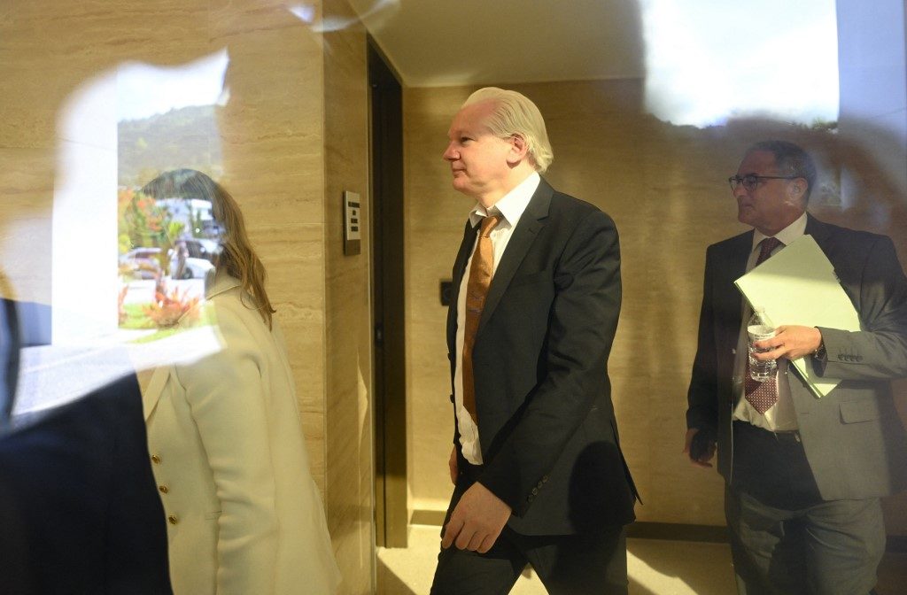 Próximo da liberdade, Assange chega às Ilhas Marianas do Norte para se apresentar a tribunal