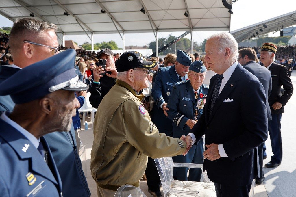 A democracia corre perigo, diz Biden durante comemorações do 'Dia D'