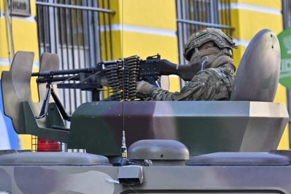 Bolívia: Arce empossa novos chefes da Forças Armadas após militares cercarem a sede do governo