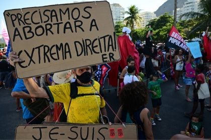Após ‘PL do Estupro’, políticos bolsonaristas têm novos projetos que ameaçam aborto legal