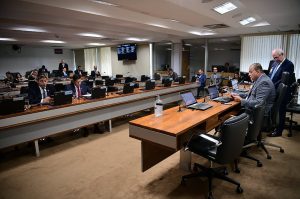 Projeto de lei propõe punição do crime de 'estupro virtual'
