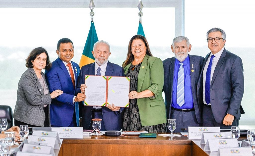 Lula sanciona a criação de política nacional para cuidar de pessoas com Alzheimer