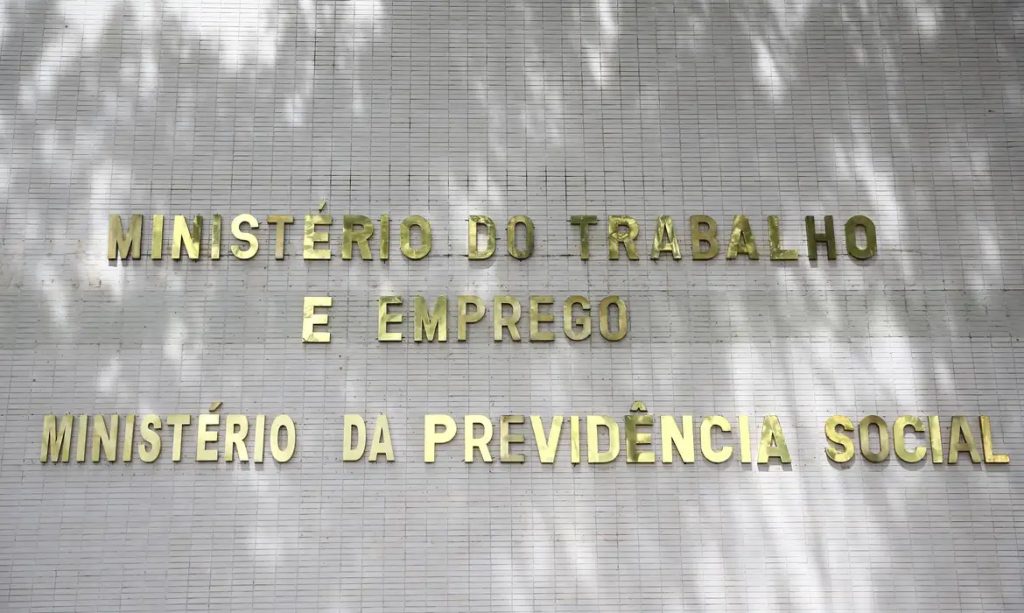 Transparência salarial: empresas têm até esta sexta para preencher relatório