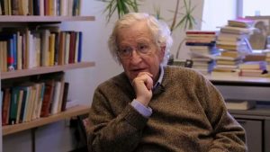 Em meio a boatos de morte, Noam Chomsky recebe alta em hospital de São Paulo