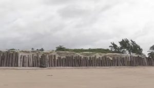 Justiça proíbe o governo de PE de derrubar muro que dificulta acesso a praia em Maracaípe